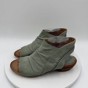 Miz Mooz Chase Size 8.5-9 Wide Green Studded Leather Slingback Peep Toe Sandals